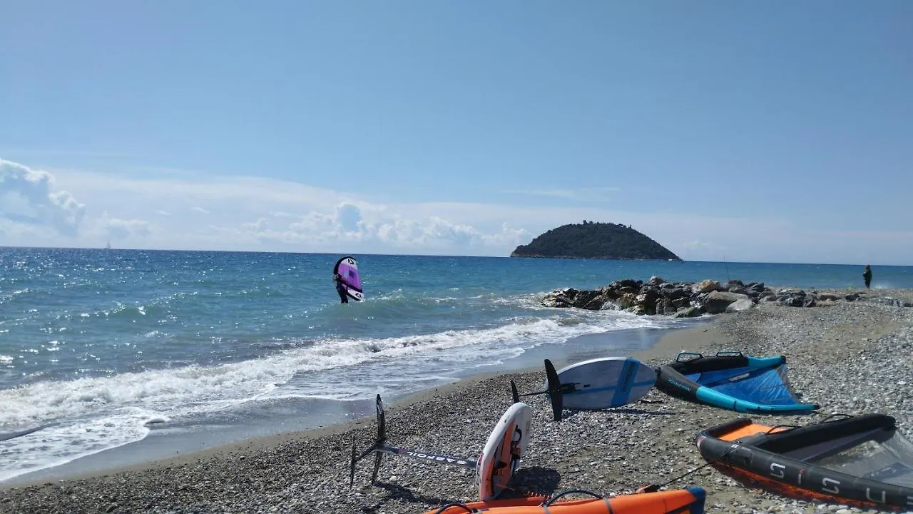 Alloggio Gallinara A Due Passi Dal Mare Ad Albenga In Liguria 0*,