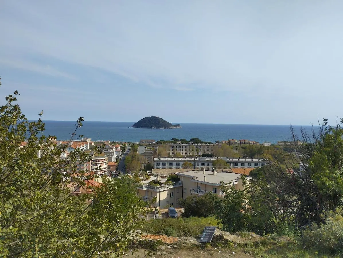 Alloggio Gallinara A Due Passi Dal Mare Ad Albenga In Liguria